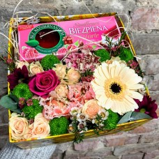Flowerbox with cottage cheese cake